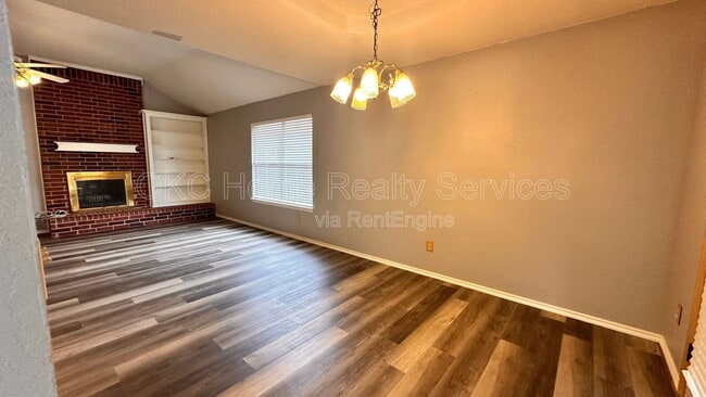 Building Photo - 17316 Valley Crst