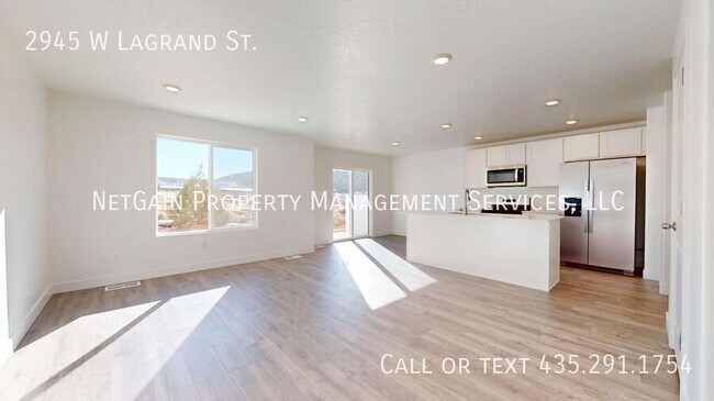 Building Photo - 2945 W LaGrand St