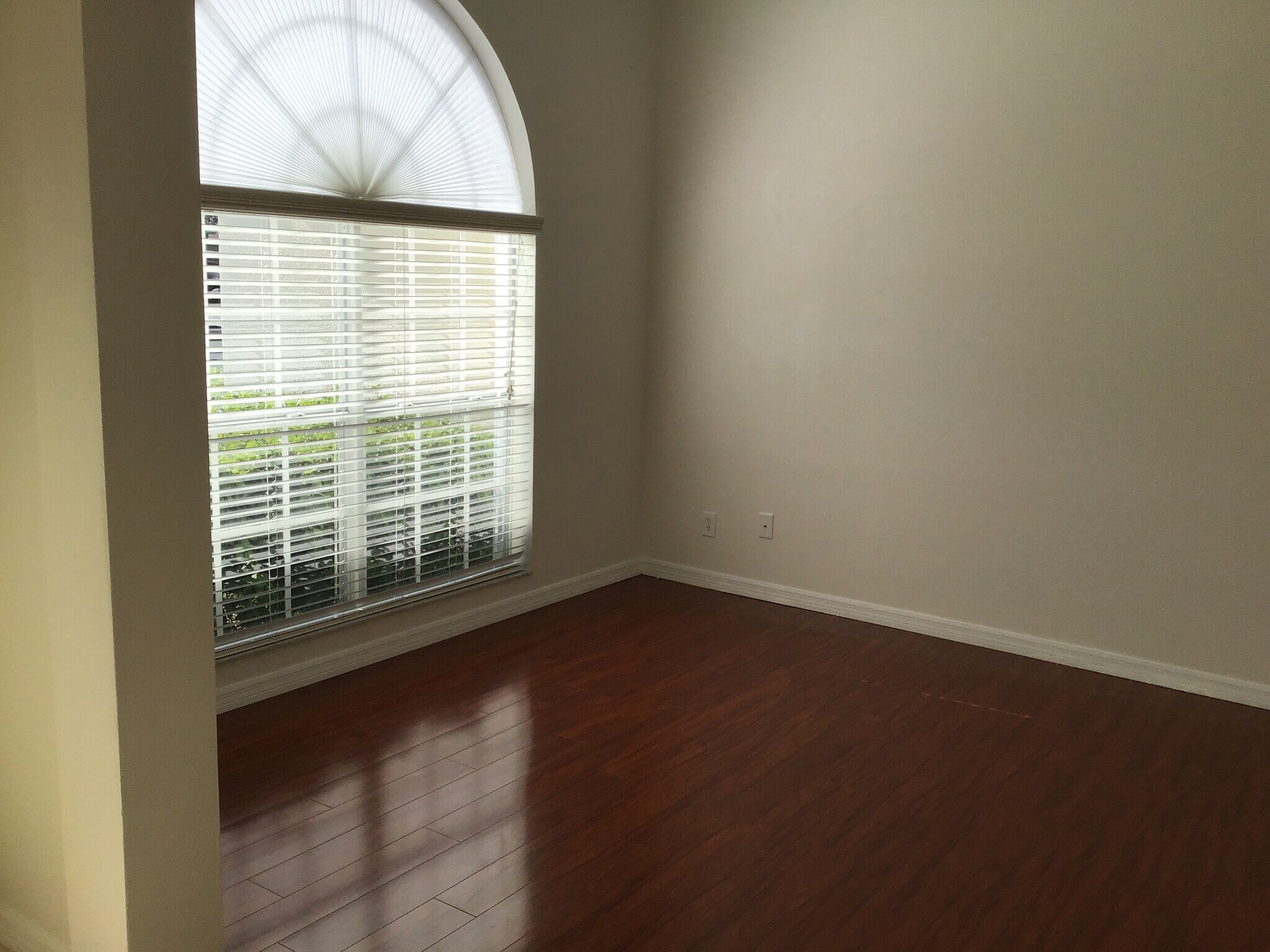 Building Photo - 3961 Long Branch Ln