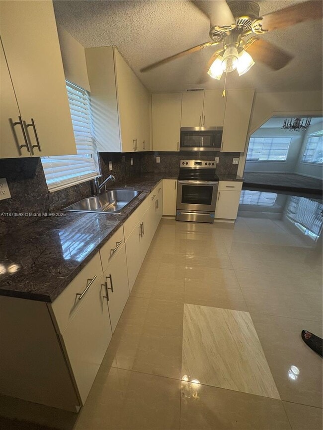 Building Photo - 850 NW 168th Terrace