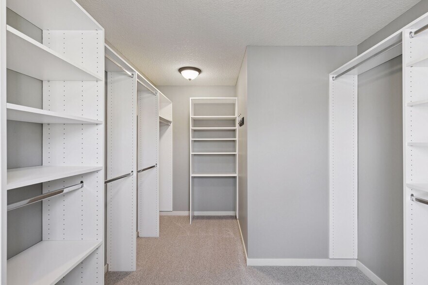 Building Photo - 14246 Garden Way N