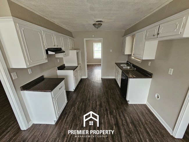 Building Photo - 5368 Heritage Ave