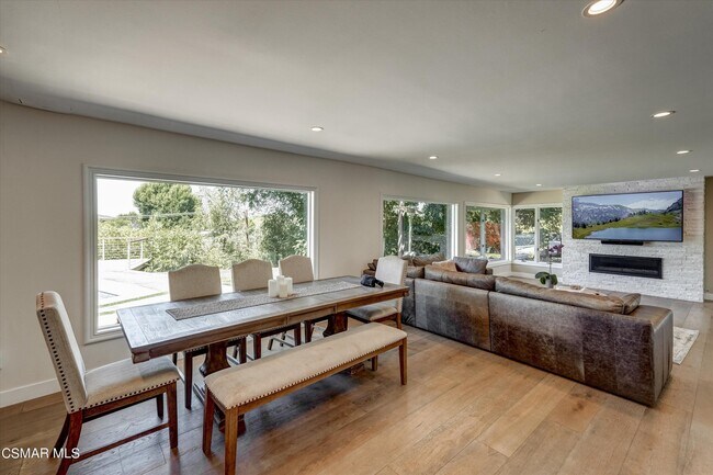 Building Photo - 4833 Dunman Ave