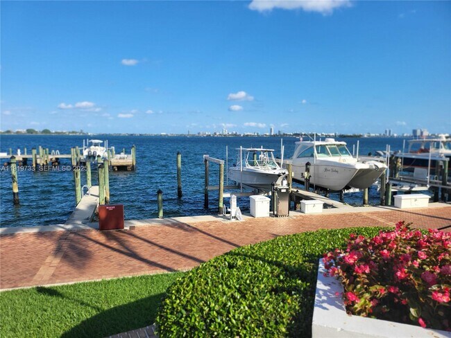 Building Photo - 1000 Quayside Terrace