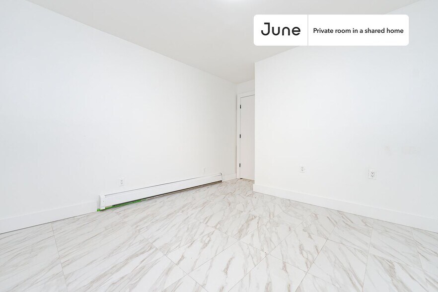 Building Photo - Private bedroom in 3 bed/1 bath Home