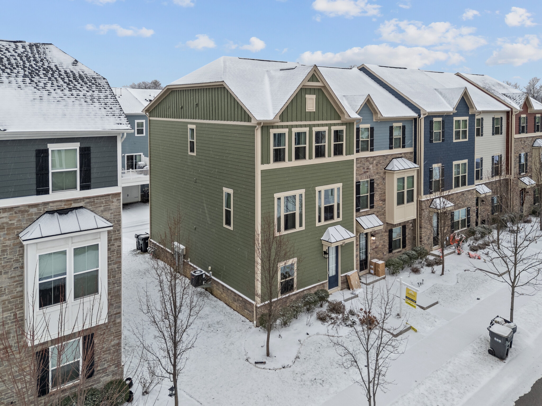 Building Photo - 2008 Hemlock Ln