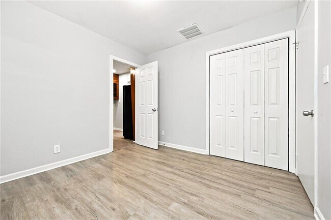 Building Photo - 386 Lindsey Dr SE
