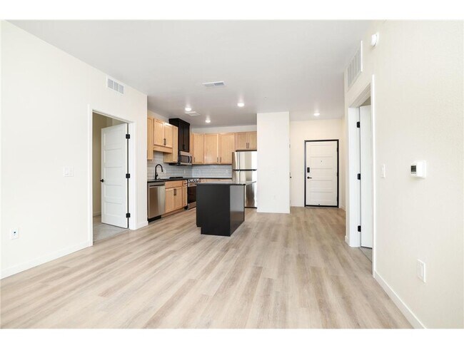 Building Photo - 28 7th St NE