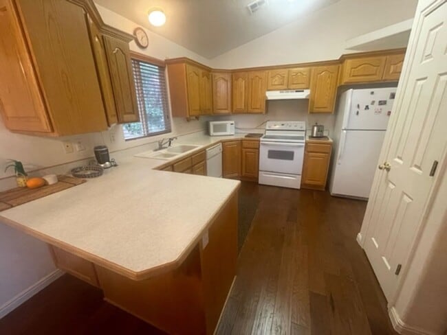 Building Photo - Furnished home available! Landscape maintenance included.