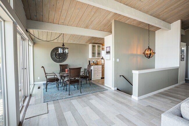Building Photo - 1455 Edwards Dr