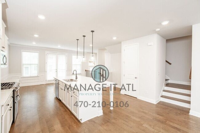 Building Photo - Elegant 4 Bedroom Townhome in Prime Location near HWY 285 in Doraville