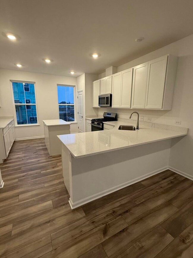 Building Photo - 14940 Dyer Ln