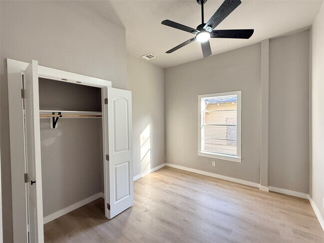 Building Photo - 2209 Gano St