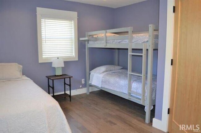 Building Photo - 124 N Bryan Ave