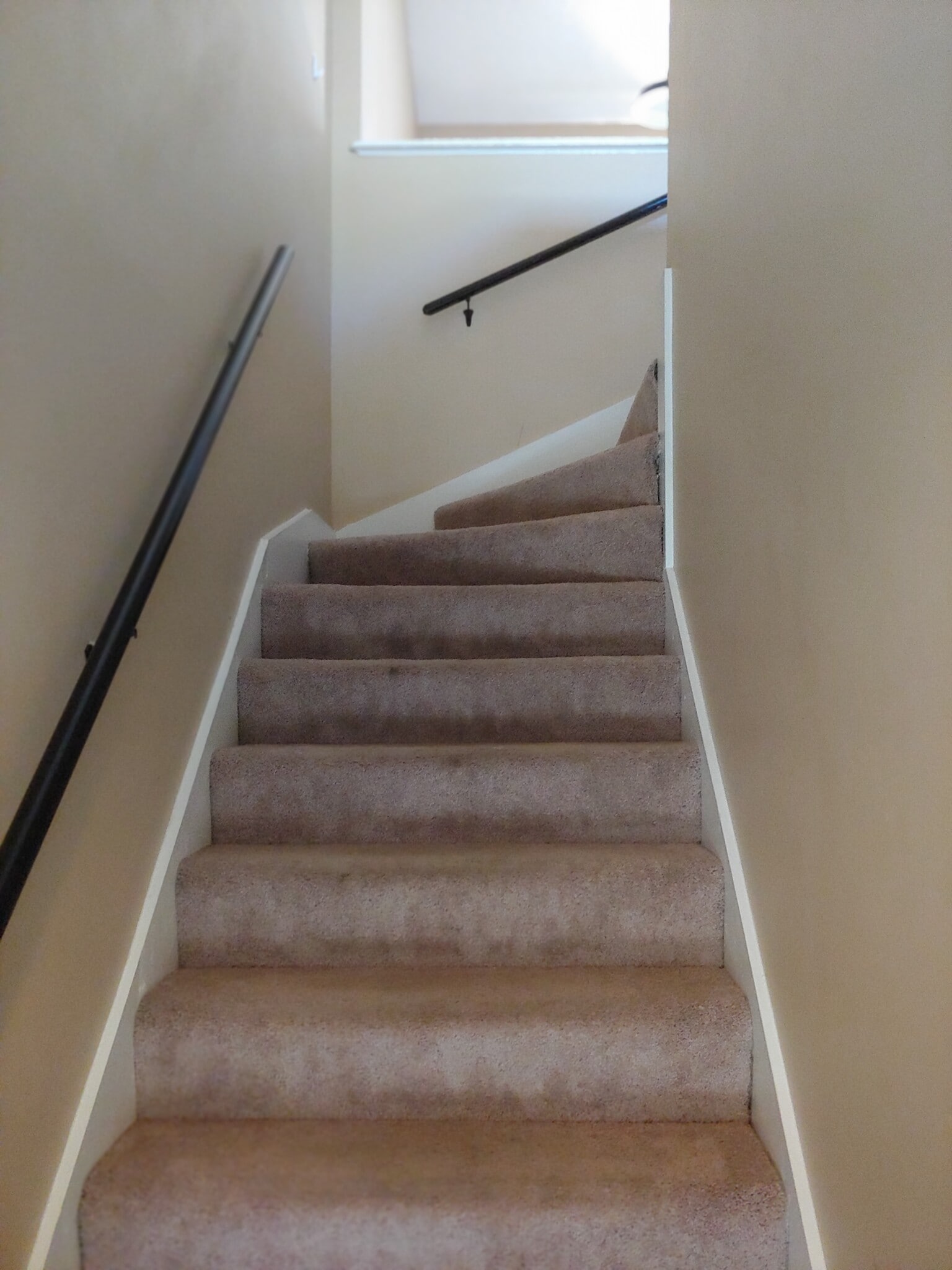 Stairs up - 1451 Thrush Plz