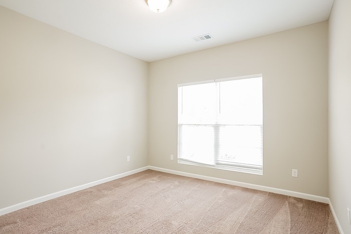 Building Photo - 1255 Oak Ln