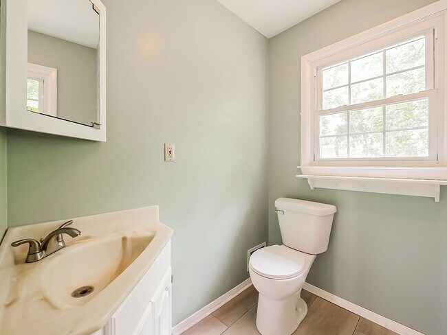 Building Photo - Your Private Retreat Just Minutes from Downtown South Lyon