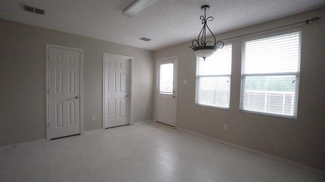 Building Photo - 5929 Thoroughbred Trail