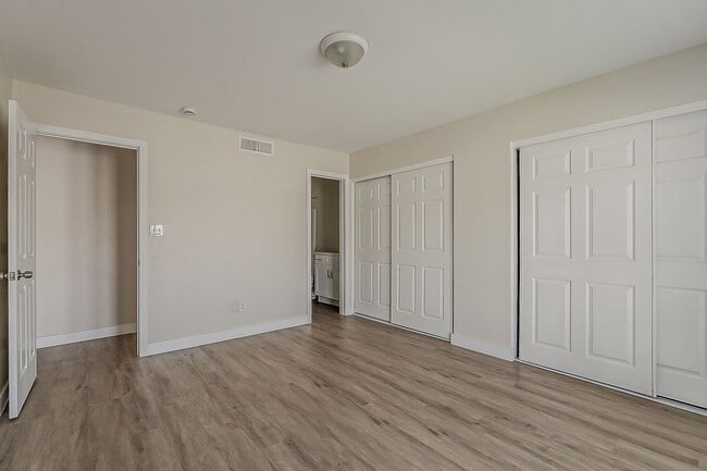 Building Photo - Fully Remodeled! 2 bed 2 bath Town-home in...