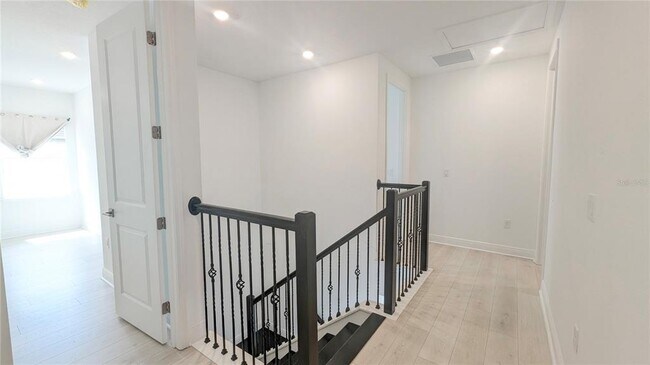 Building Photo - 15614 Vetta Dr