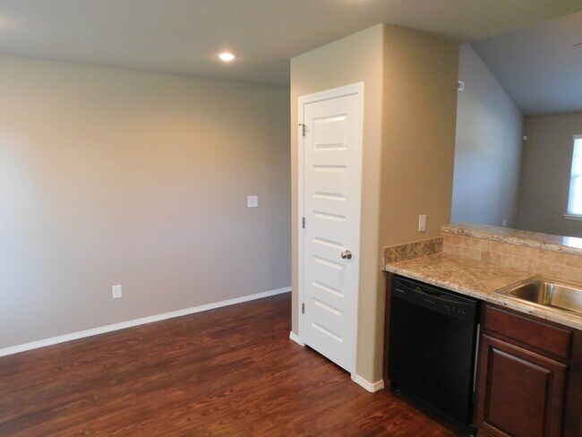 Building Photo - Charming Three Bedroom Home in Fayetteville
