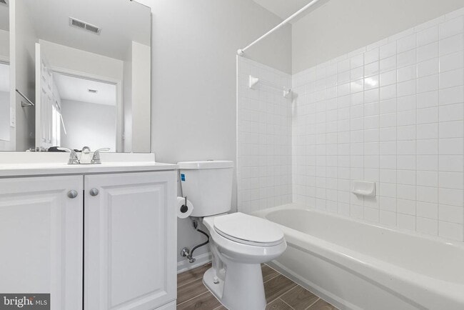 Building Photo - 43742 Tolamac Dr