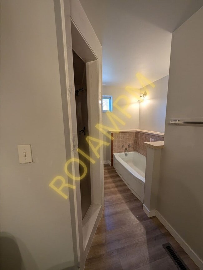 Building Photo - Spacious 4-Bedroom Home in Prime Twin Fall...
