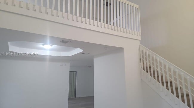 Building Photo - 571 SE 37th Pl