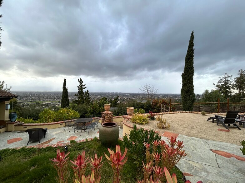 Building Photo - 10715 Ridgeview Way