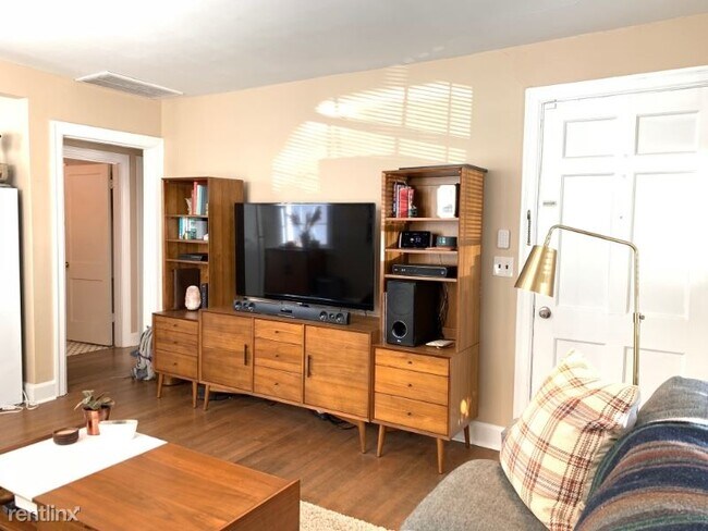 Building Photo - 2 br, 1 bath House - 1904 Warfield A Unit A