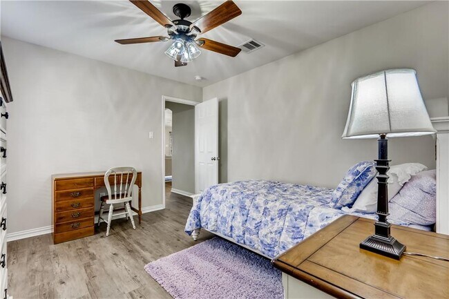 Building Photo - 2416 Ericanna Ln