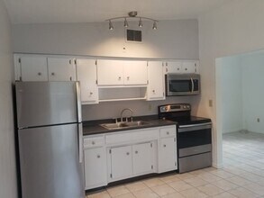 Building Photo - 1066 Philippe Pkwy