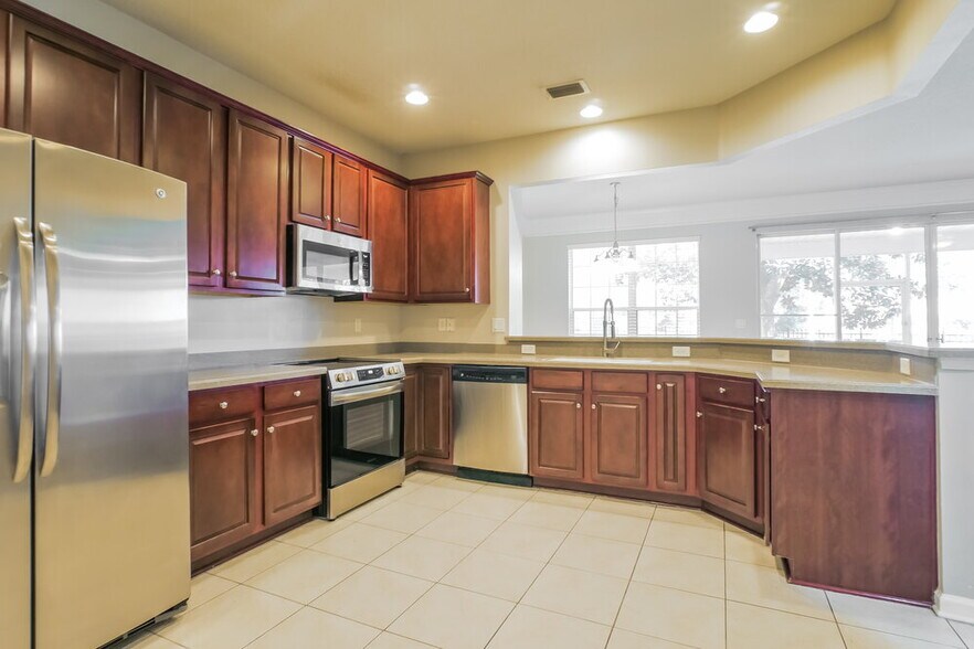 Building Photo - 6499 White Flower Ct