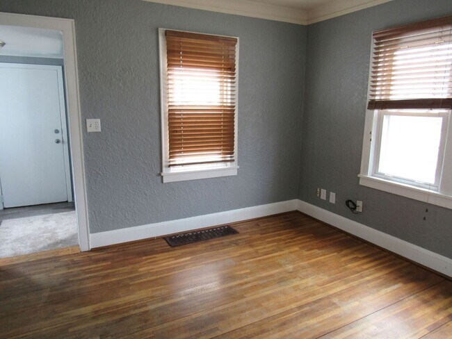 Building Photo - 303-305 11th St SE