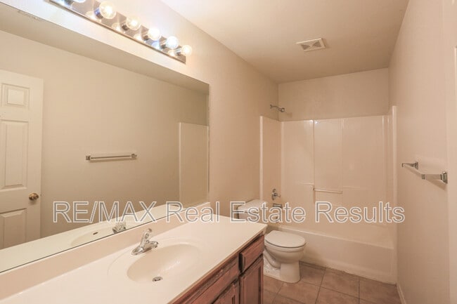 Building Photo - 3600 SW Deerfield Blvd