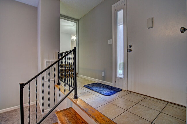 Building Photo - 180 Country Haven Dr