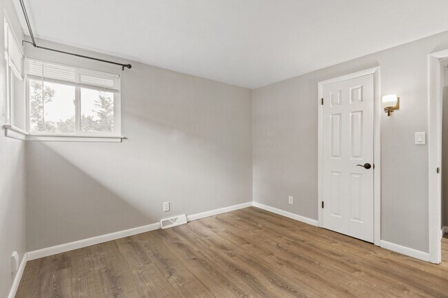 Building Photo - 1119 Winona Dr