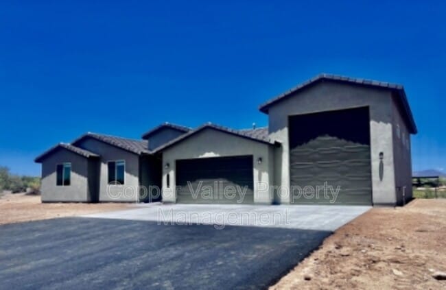 Primary Photo - 13841 E Barwick Dr