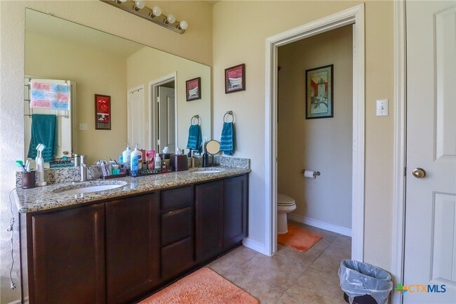 Building Photo - 802 Valentino Dr