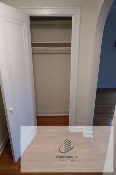 Building Photo - 426 W Briar Pl