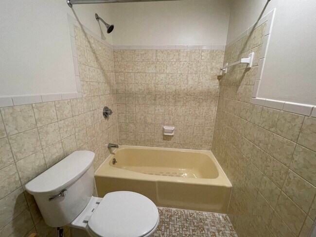 Building Photo - 379 Huse Rd