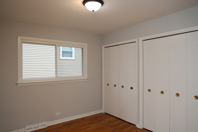 Building Photo - 9622 N Kildare Ave