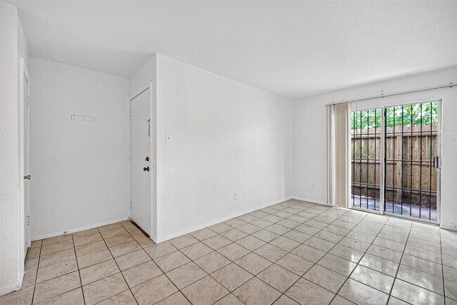 Building Photo - 7200 Clarewood Dr