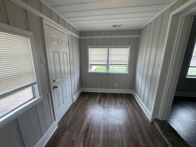 Building Photo - 1895 S Lauderdale St