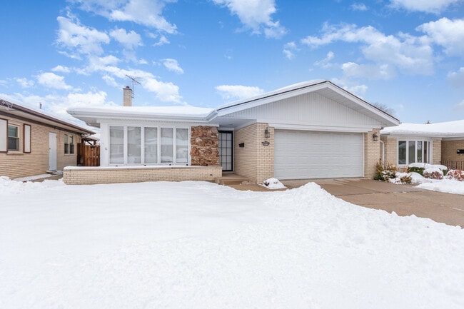 Building Photo - 2913 Kensington Ave