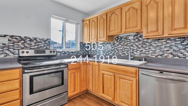 Building Photo - 2426 Hendola Dr NE