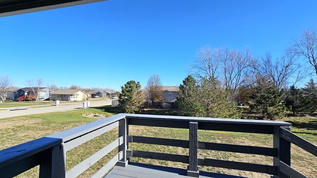 Building Photo - Beautiful Three Bedroom, Three Bathroom