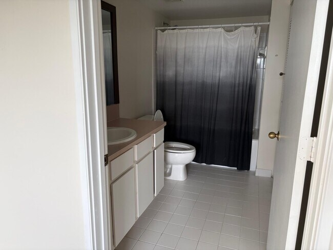 Building Photo - 1000 Scotia Dr