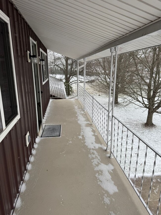 Building Photo - 2 bedroom 1 bath second floor unit