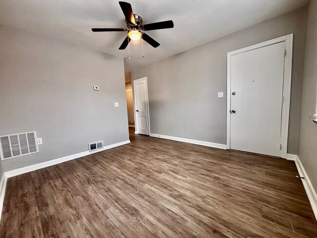 Building Photo - 2bd 1ba Fairborn